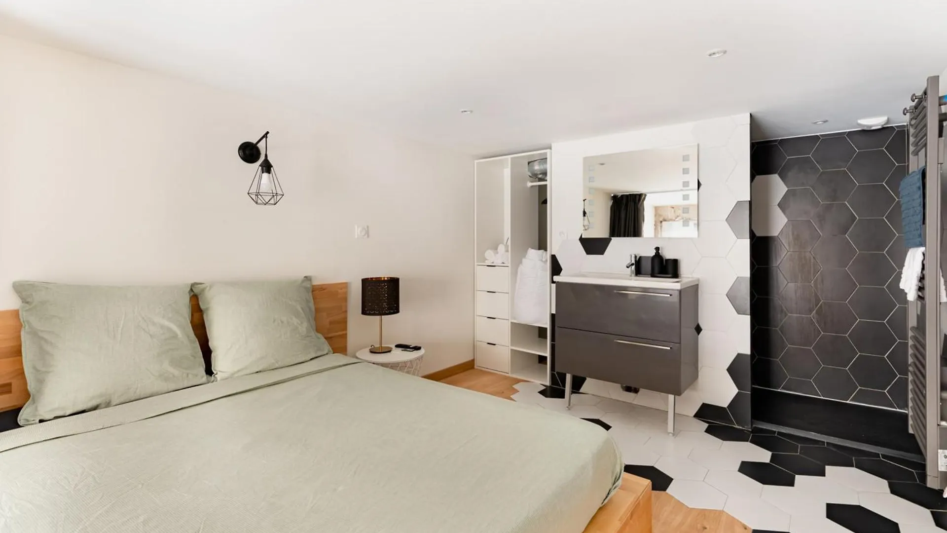 APPARTHOTEL le Charmant Saint-Etienne  0*, Saint-Etienne (Loire)